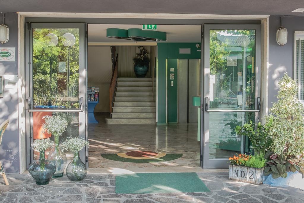 Hotel Mirage Μπελάρια-Ιτζέα Μαρίνα Εξωτερικό φωτογραφία