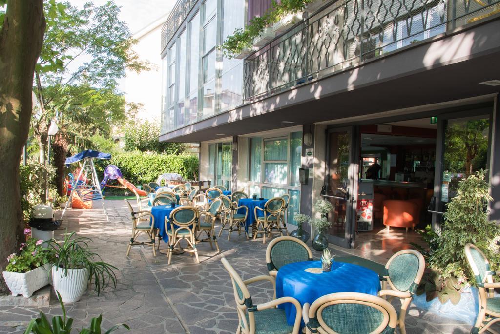 Hotel Mirage Μπελάρια-Ιτζέα Μαρίνα Εξωτερικό φωτογραφία