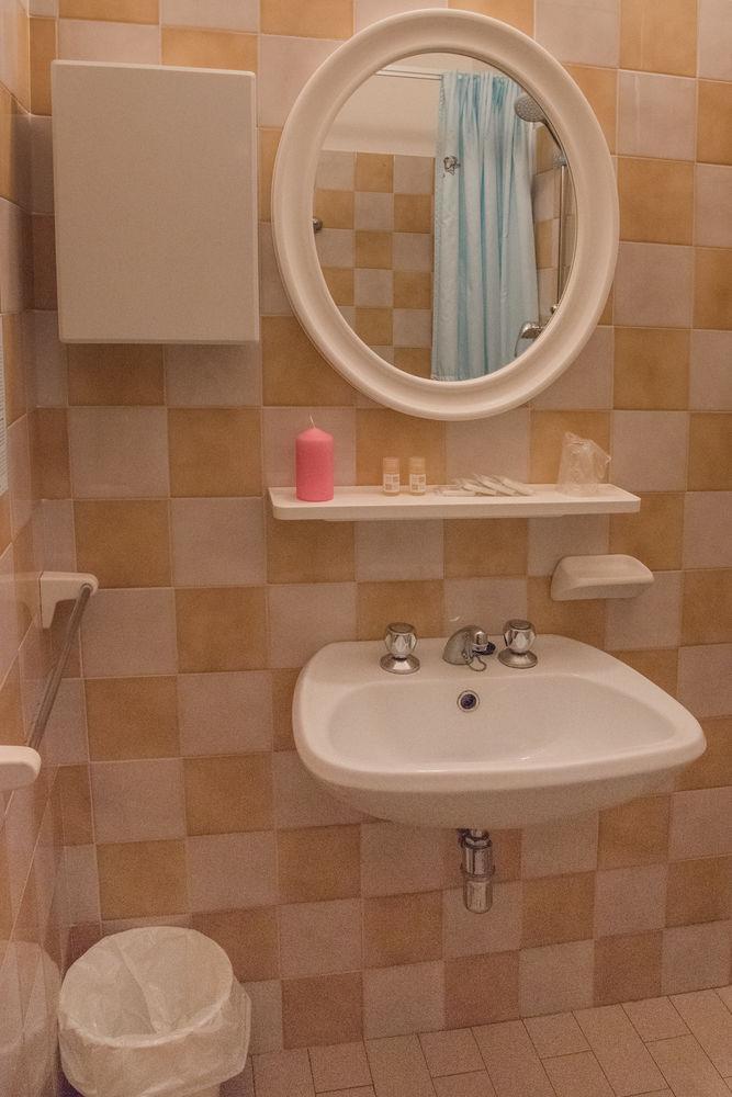Hotel Mirage Μπελάρια-Ιτζέα Μαρίνα Εξωτερικό φωτογραφία